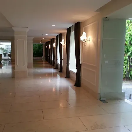 San Diego 974 Apartahotel 5*